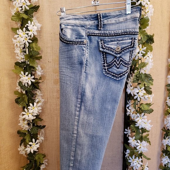 Suko Cropped Jeans - Picture 6 of 9